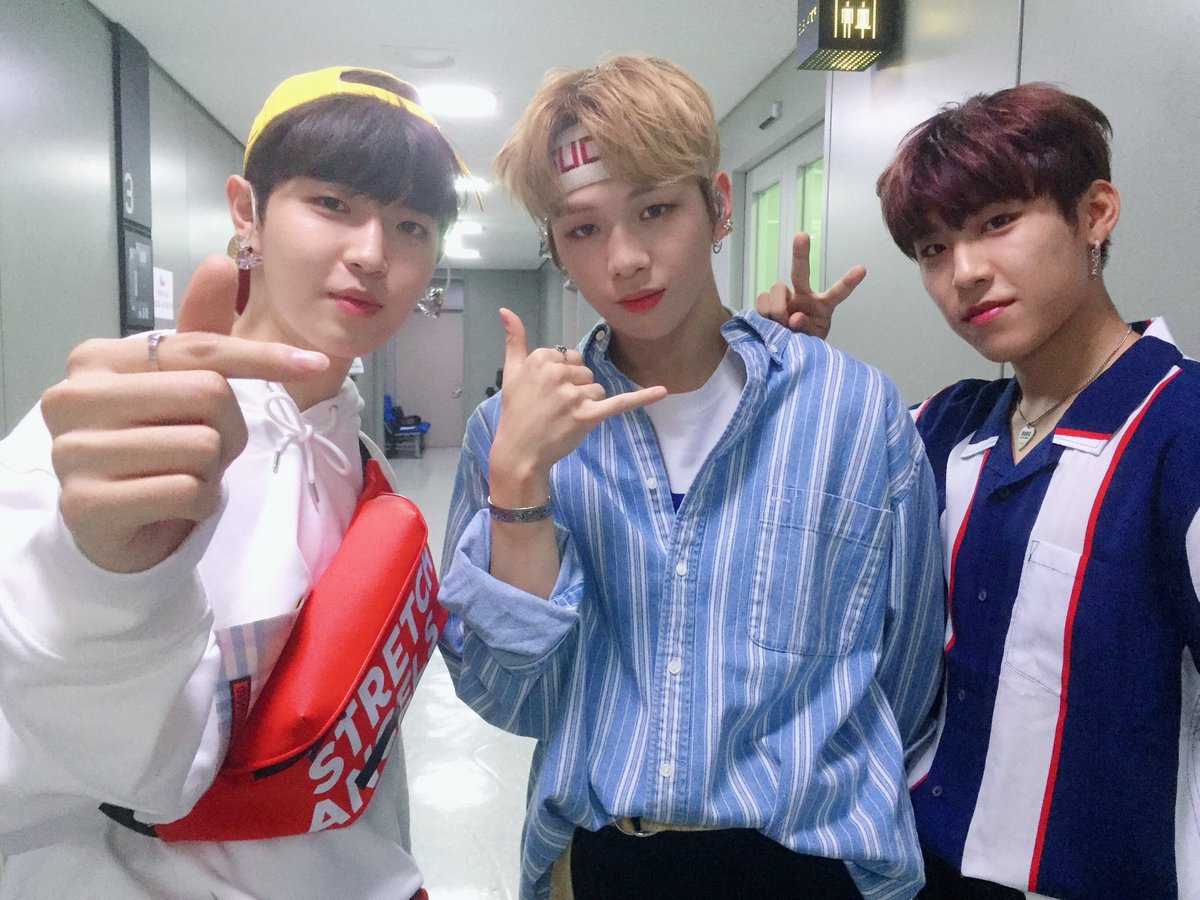 Wanna One tweet media