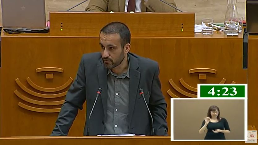 GPSocialistaExt's tweet photo. 🔴"Cumplimos la nueva Ley de Contratos y se está buscando la fórmula para que #AMUS tenga financiación, pero siempre dentro de la ley" @EduardoBejar #Pleno77 
https://t.co/pumewz5e4b https://t.co/bmMskLYdEy