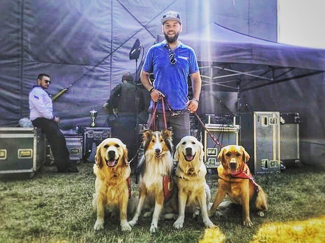 rehahunde's tweet photo. @BastiRetzlaff sagt 🙃- Ziemlich großartige Zeitgenossen und Interviewpartner von @rehahunde _deutschland, und dazu ein richtig gutes Projekt! #heuteschongelebt #bastiretzlaff #antennemv #hohedüne #dogs #dog #hunde #bundeswehr #rostock #mecklenburgvorpommern #TdBw18 https://t.co/2nbRTpadfA