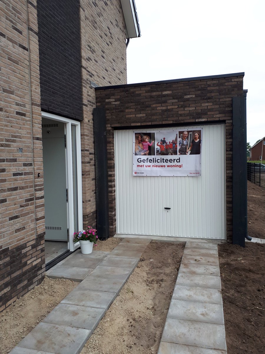 Eerste woningen opgeleverd aan de Divisie in Steenwijk. <a href="/Kornputkwartier/">Kornputkwartier</a> <a href="/VanWijnenGroep/">Van Wijnen</a> <a href="/ELogtmeijer/">Ernstjan logtmeijer</a> <a href="/Steenwijkerland/">Steenwijkerland</a>