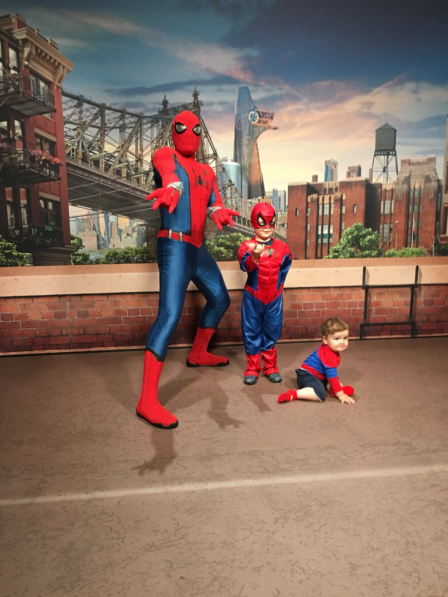 Superburtman's tweet photo. Spider-Man, Spider-Boy and Spider-Baby #StudioHero #disneylandparis #marvel https://t.co/zfOk4LnCsp