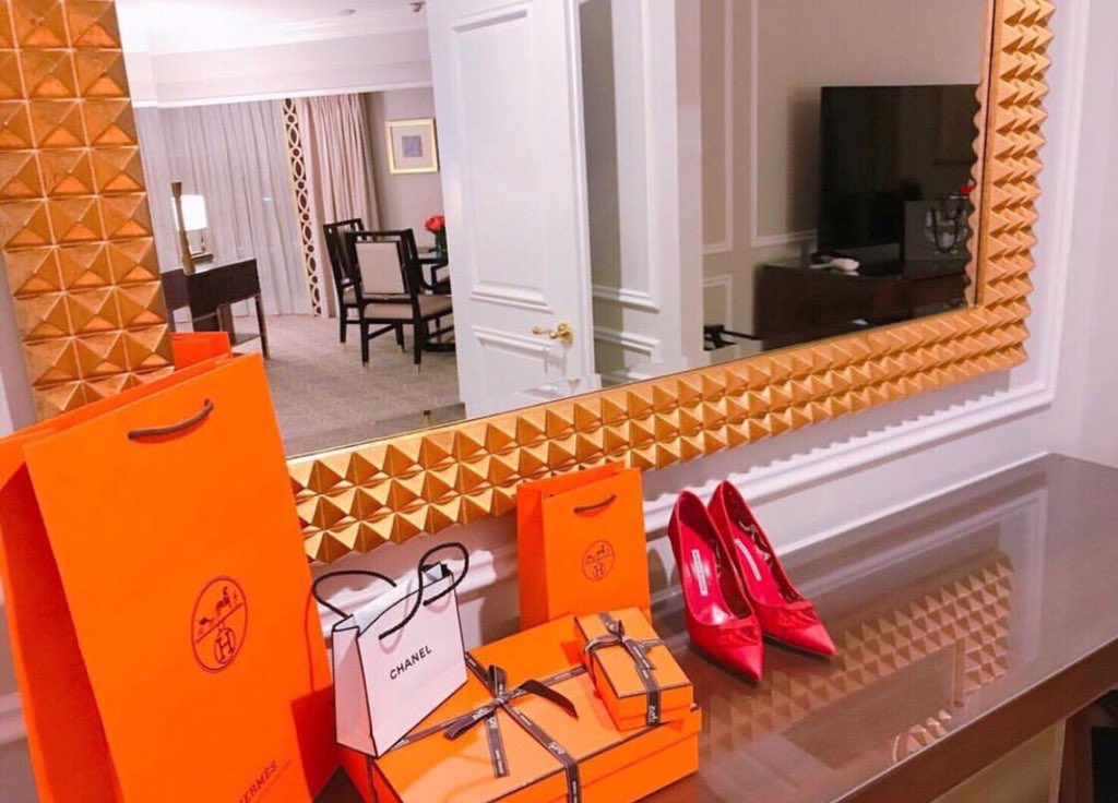 🌟お祝いありがとうございます🌟

なんと月収100万円達成しました₍₍ ( ๑॔˃̶◡ ˂̶๑॓)◞♡
本当に皆様のおかげです💝♡
沢山のプレゼントありがとうございます🤗
副業初めて良かったです❗️

最初の借金は怖かったけど今思えば言う通りにしていてよかった💕
私の選択は間違ってなかった♡