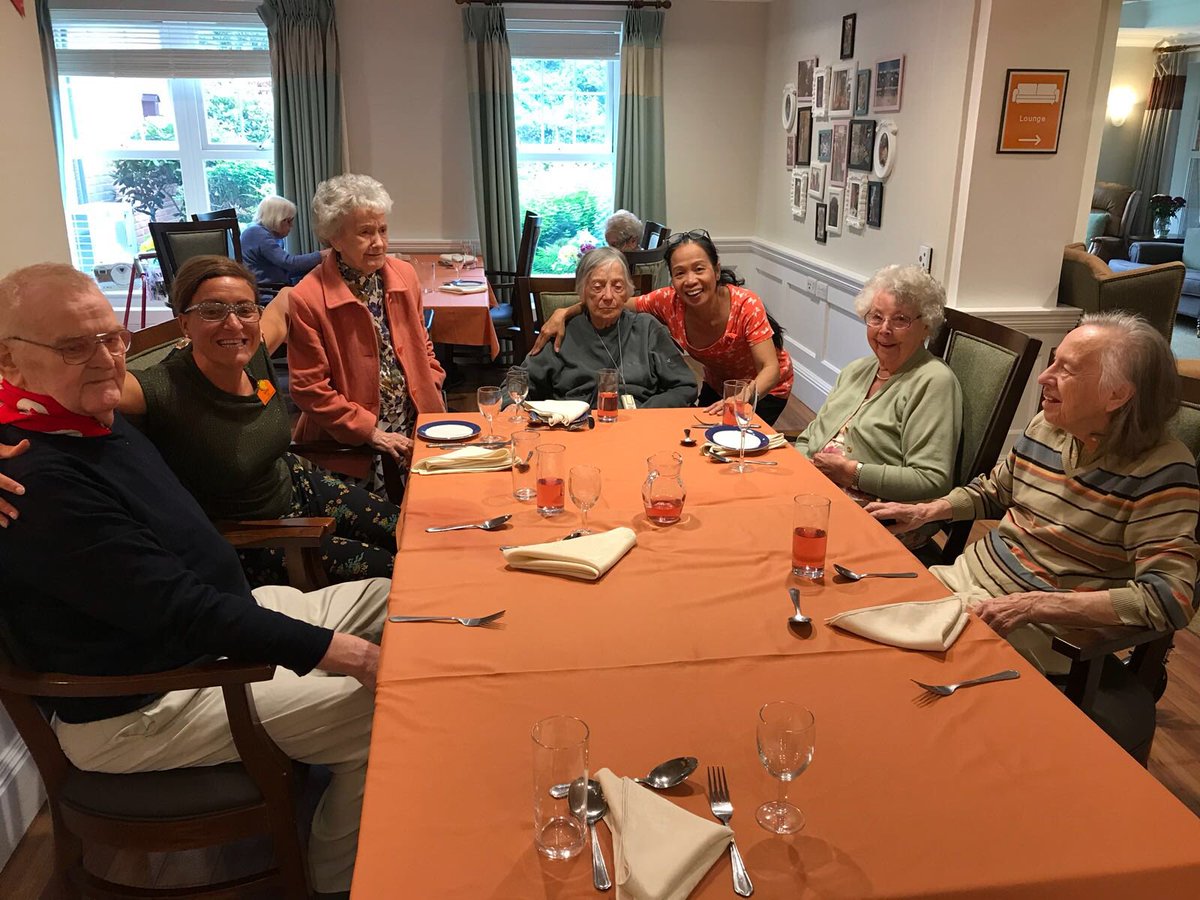 TJuckes's tweet photo. Chuckle time before Lunch in Reminiscence #livenow #diningtime #loverhesoundoflaughter #HAPPYTIMES โค๏ธ@SunriseSrUK @Sue_D_Martin @SpurginSuzanne @BranasAnna @IwonaIwona1204 https://t.co/tYmQDWWRBn