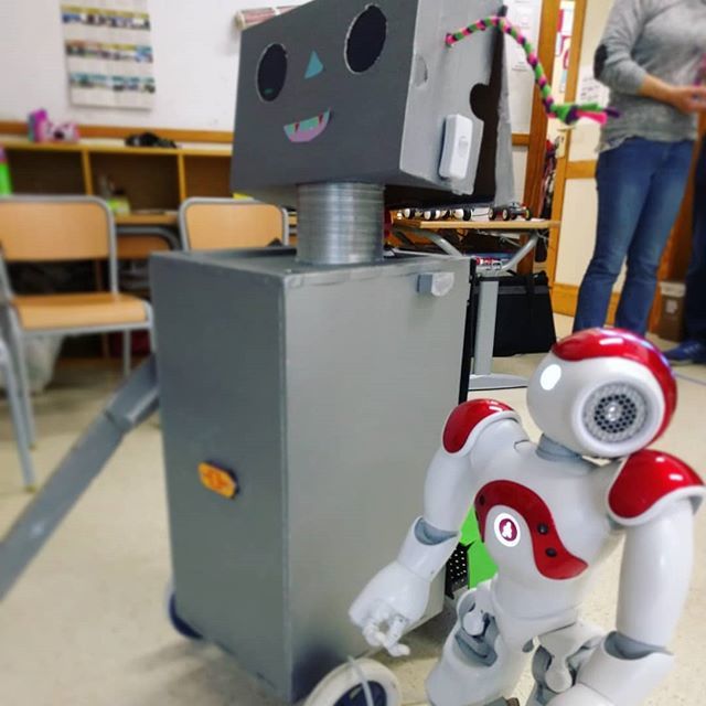 endorbcig's tweet photo. After a long time I'm back! Always making new #friends!
#robobuddies #buddy #endofschool #yobigbro https://t.co/AidQAwVICP https://t.co/DRPeylM6Bl