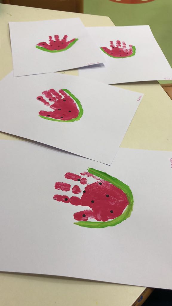 eisekcc's tweet photo. 😍☀️We saw the #sun (just for a while 🤣) and got into #summer mood! Wanna taste our #watermelons? 😁🍉

@SEKCiudalcampo @institucionsek @mclagar #summermood #inmyclass #littleartists https://t.co/dfZQoxUwVG