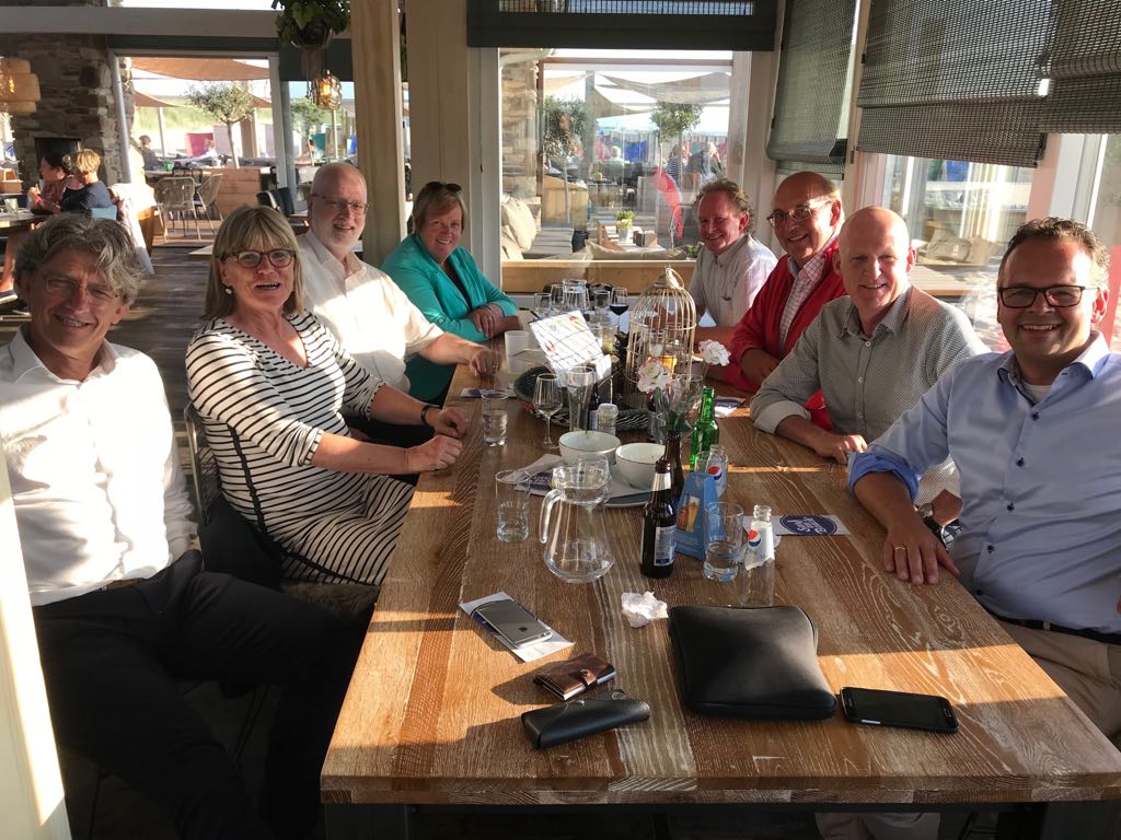 Mooie afsluiting van intervisie tijd op het Katwijkse strand met <a href="/cobyvanberkum/">CobyvanBerkum</a> <a href="/mary_gent/">Mary van Gent</a> <a href="/BertKoops_/">Bert Koops</a> <a href="/KlaasKok/">Klaas Kok</a> @RemcoAtes <a href="/martenjapenga/">Marten Japenga</a> @sieta Met dank aan <a href="/Wethouders/">Wethoudersvereniging</a>