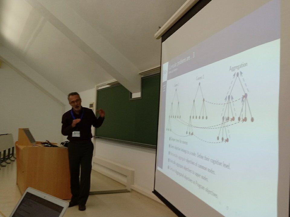 MCIS_Cadiz's tweet photo. Óscar Duarte (@ogduartev) en su presentación en la sesión especial homenaje a #MiguelDelgado #IPMU2018 https://t.co/eG8NkV4pRg