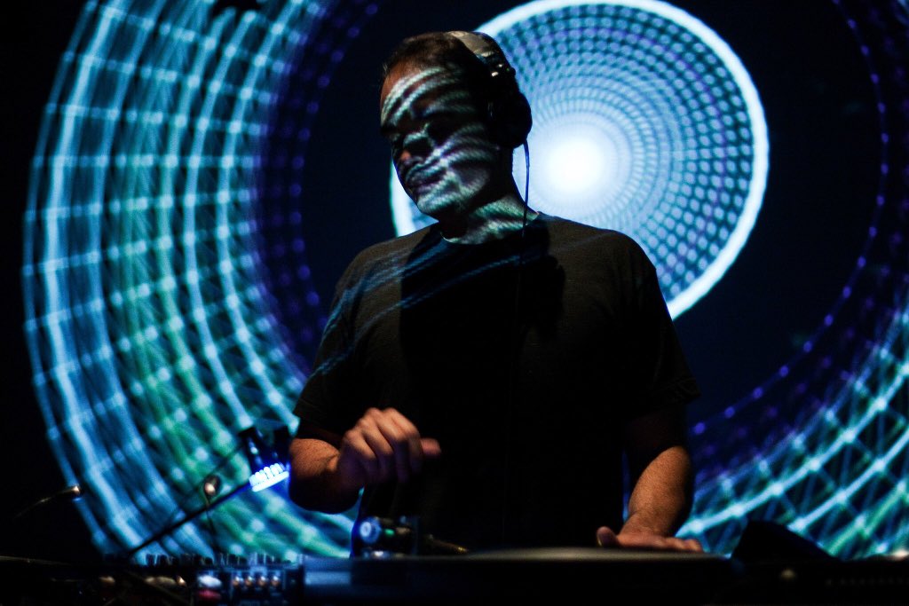 HAPPENING NOW | <a href="/johntejada/">John Tejada</a> on the DLD <a href="/2ser/">2SER 107.3</a> decks spinning unreleased Tejada, Wajatta, Trevino and his favourite club releases |STREAM 8-10PM AEST 2ser.com