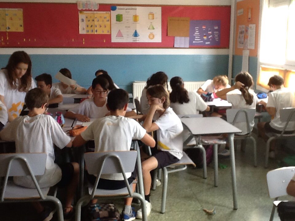 mercedaries's tweet photo. Els alumnes de 6è AiB preparen en grups una sorpresa pels companys de P5!!
#Storytelling #ItsTimeForThem #Surprise https://t.co/HtdYHxBqHb