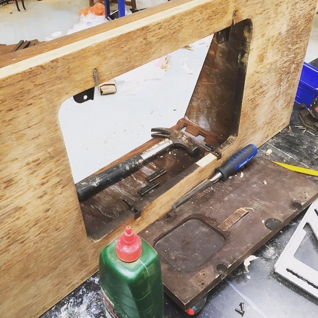 WhisperandEcho's tweet image. Working a bit of #repurposing magic on this old #singermachine. Making it a little bit more usable for the home! #interiordecor #reclaimed #vintage #vintagestyle #homestyle #interiorinspiration #familybusiness #whisperandecho