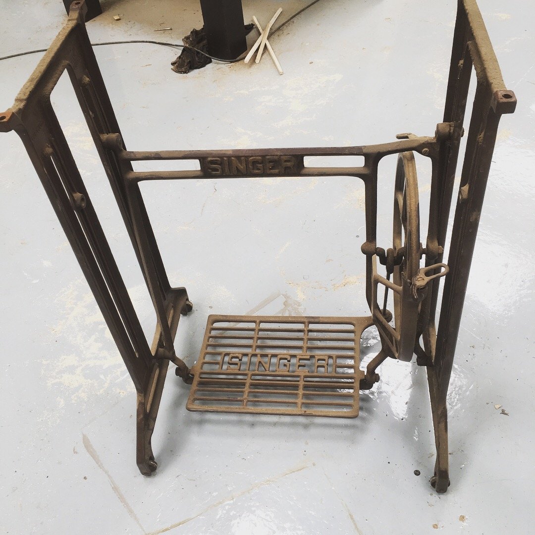 WhisperandEcho's tweet image. Working a bit of #repurposing magic on this old #singermachine. Making it a little bit more usable for the home! #interiordecor #reclaimed #vintage #vintagestyle #homestyle #interiorinspiration #familybusiness #whisperandecho