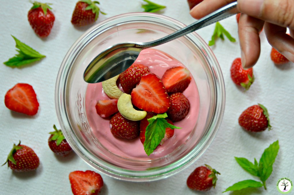 UnderMyAPLTree's tweet photo. Vegan Strawberry Mousse https://t.co/ahAzVLn4sh https://t.co/r4G6zd3W3l