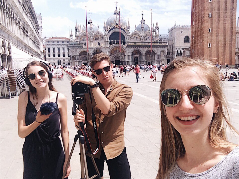 DeGrooteAmber__'s tweet photo. Vox pop Tuesday op het fameuze San Marcoplein 🎥#ODG2018Venice @larissacallaert @oneboyonejoy @ArteveldeJOU https://t.co/51rD4IpRN5