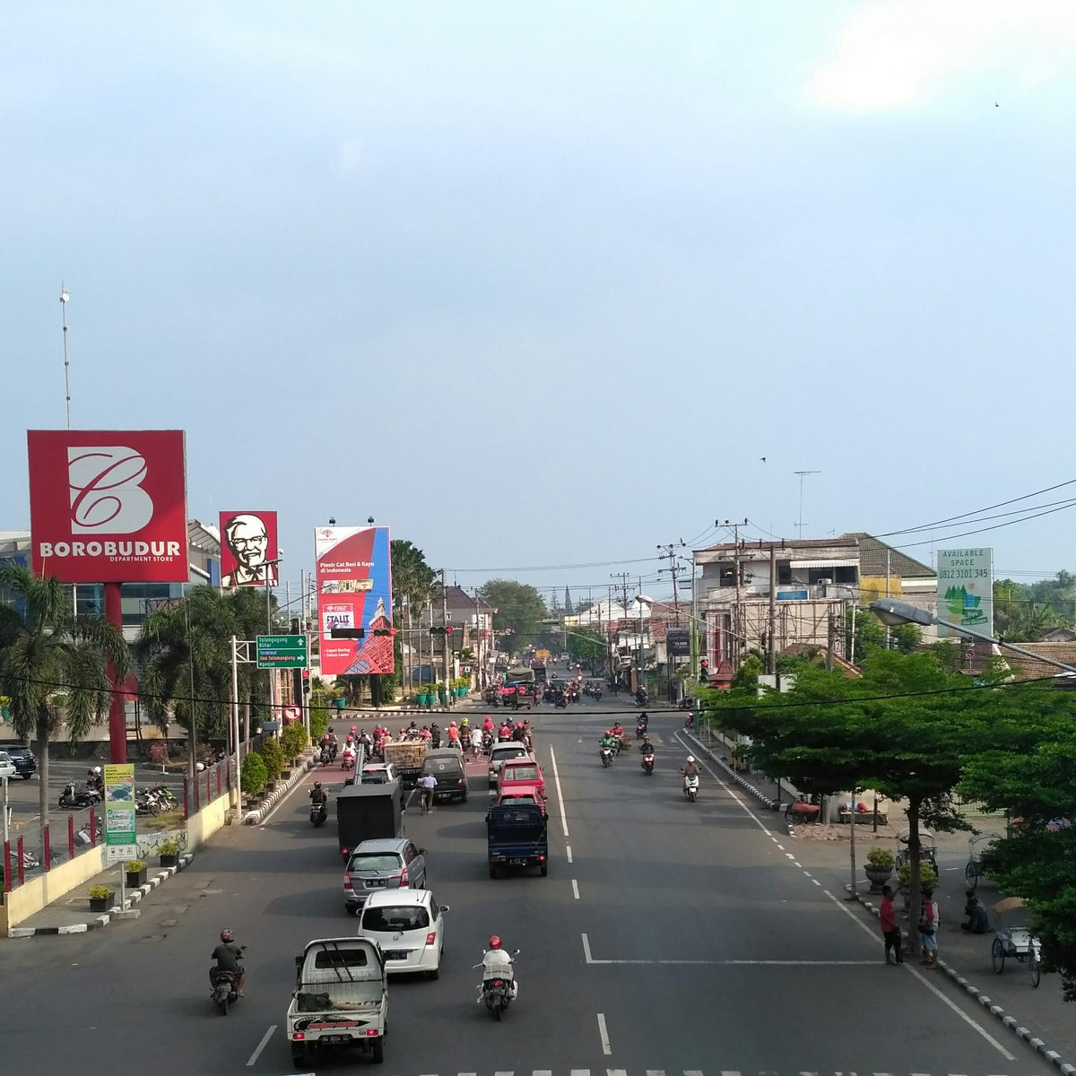 infokediri's tweet photo. Selamat datang di Kediri bagi para pemudik. Yang masih di jalan, hati-hati, ya. Yang sudah di hati seseorang, jaga baik-baik perasaan. https://t.co/5EA0Kzx5gV