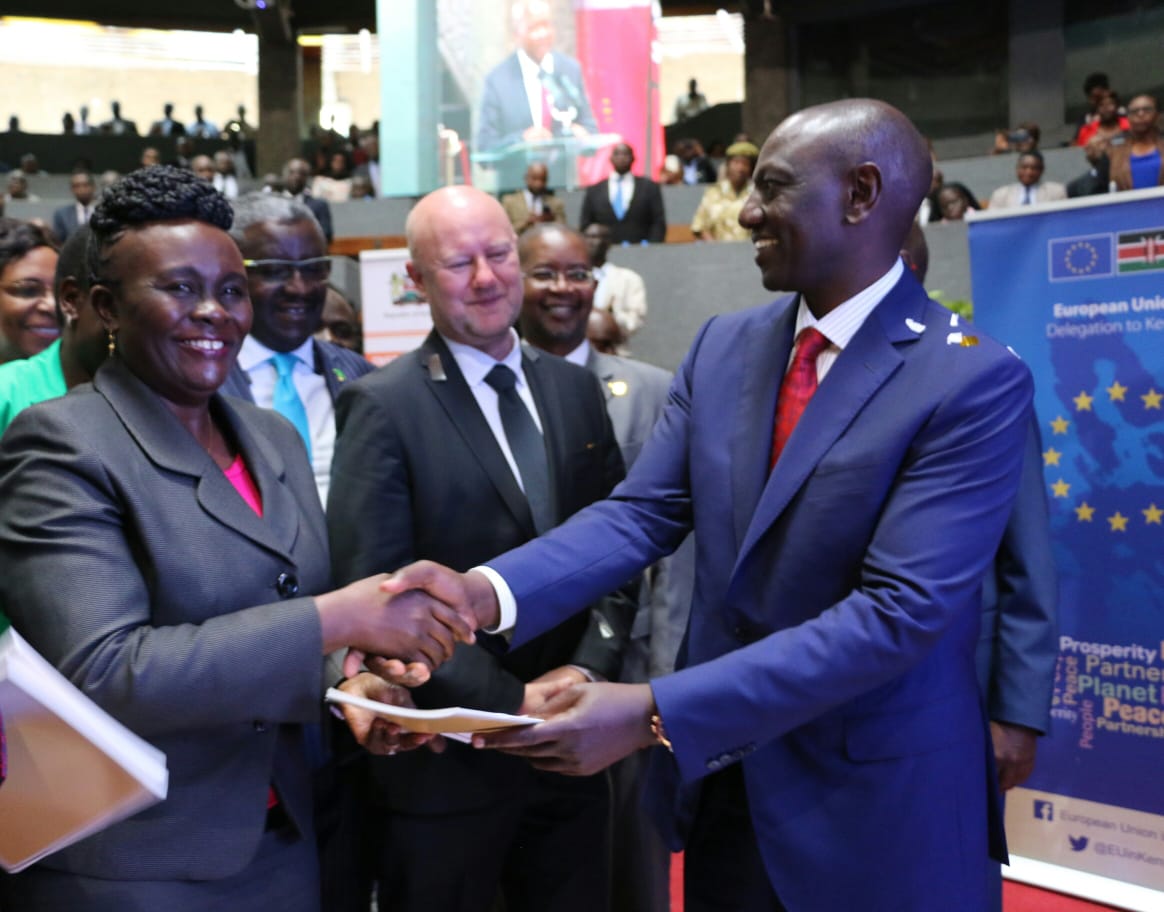 NLC_Kenya's tweet photo. Deputy President H. E William Ruto with NLC Vice Chair Abigael Mbagaya during the Launch of the Sessional Paper No.1 of 2017 on National Land Use Policy (NLUP) at KICC. @FAOKenya  @Lands_Kenya  @WilliamsRuto The NLUP is key in the attainment of the Big Four agenda and Vision 2030 https://t.co/Iom4fH3jRS