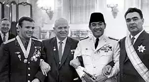 liantuing1's tweet photo. Menjelang malam hari  udah trasa berat mou ngpa ngain trasa gk da berhentinya kerja keras... Kegagalan cuma gk bisa ngumpulnya uang rupiah hanya sepuntung rokok yg dihisap dan dimasukan kardus trasa gk percaya perbudakan kerja keras  buat bayar diri sediri per hari 13 jut dipotog https://t.co/6t3TTaEg59
