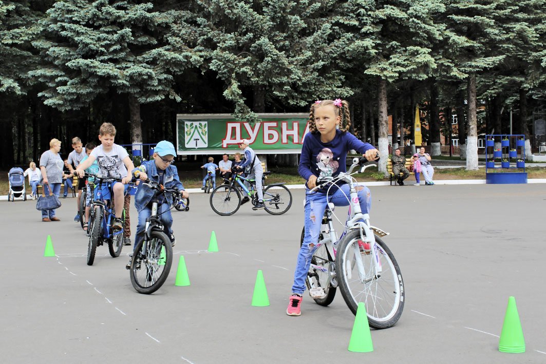 dubnanasledie's tweet photo. #ДеньРоссии #Дубна #Дубенскийрайон В Дубне марафон праздничных мероприятий в День России начался с традиционных спортивных соревнований по велотриалу https://t.co/RftETZFhIQ @gkotl https://t.co/AvUqFqPMmN