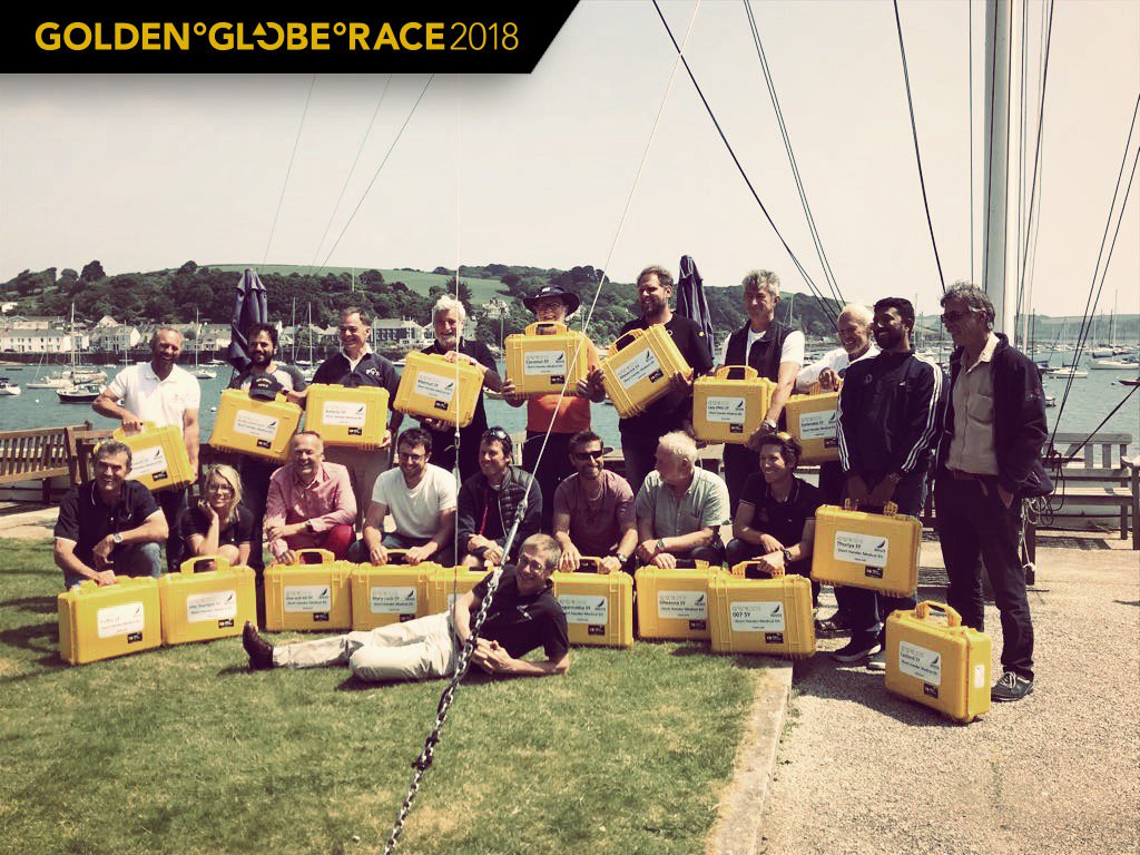 Philippe_Peche's tweet photo. Philippe et tous les skippers de la @ggr2018official ont préparé leur mallette médicale avec le docteur Skipe Briggs ! 💉☑️ https://t.co/r9j7a56O9u