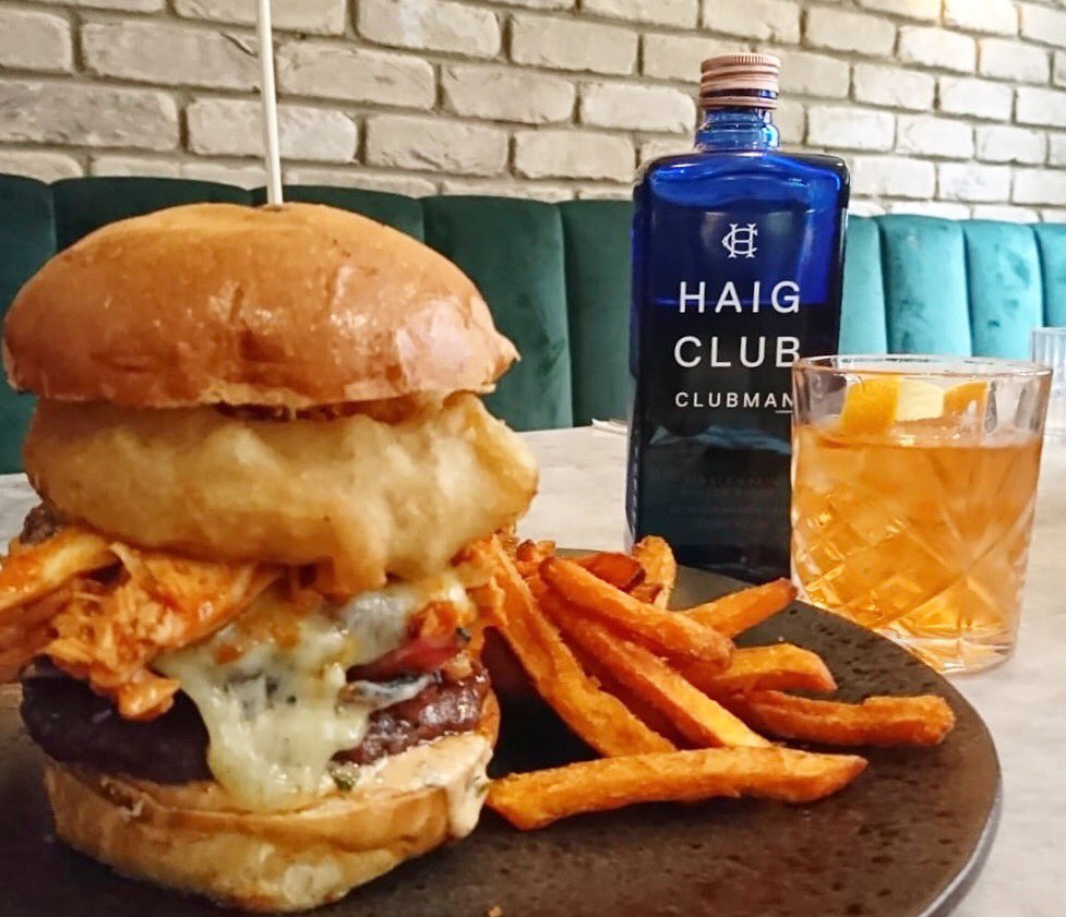 CastleStTH's tweet photo. Treat your Dad to our special Gentleman’s Giant burger this Fathers Day! 

We are also giving away a FREE @haigclub Old Fashioned to every Father this Sunday 🥃 https://t.co/wn7IGpJl78