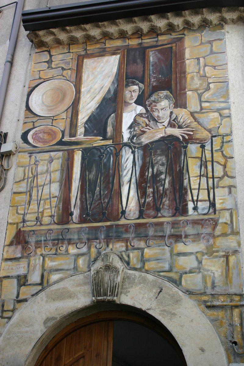 PasqualeTotaro's tweet image. " E  il sacro si mescola al profano. Per aver marito, bisogna fare la novena a  san Giovanni, nove sere, a mezzanotte, fuori un balcone, e pregare con  certe antifone speciali.“Matilde Serao

Satriano di Lucania #TwittoLaStreetArt 🎨