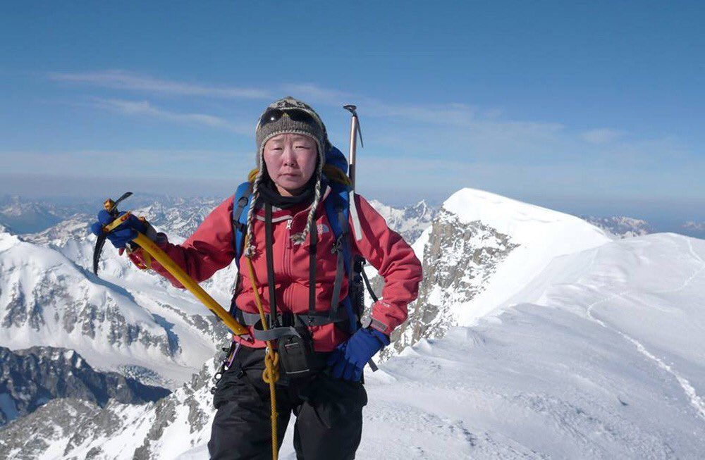 Монгол улсын гавьяат тамирчин, “Seven summit”-ын эзэн Б.Гангаамаа К2 уулын авиралтаа эхлүүлэх гэж байна. Түүнд маргааш буюу 2018.06.13-ны лхагва гарагийн 11.00 цагт БТСГ-ын удирдлагууд төрийн далбаа гардуулна. <a href="/Sharavjamts55/">SHARK</a>