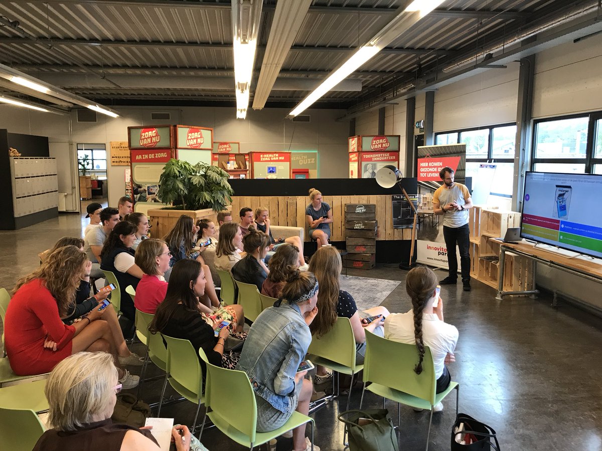 Gastcollege zorginnovatie met e-health quiz aan studenten van het Hoornbeeck college Rotterdam door <a href="/Zorginnovwinkel/">Zorginnovatiewinkel</a> in het <a href="/innovitapark/">Innovitapark</a>. Geïnteresseerd? Kijk op zorginnovatiewinkel.nl voor data.