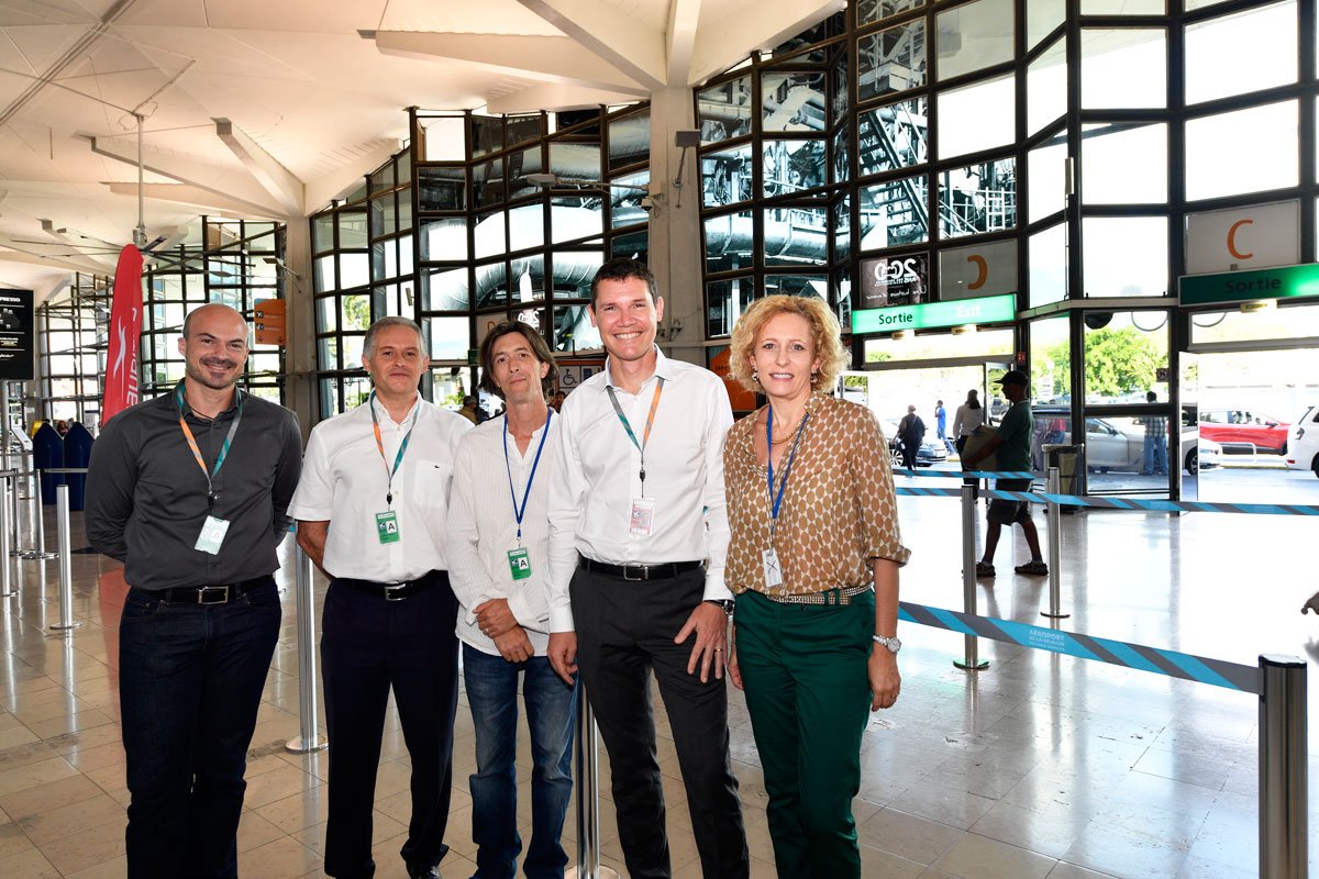 ReunionTourisme's tweet photo. La filière canne sucre à l'aéroport Roland-Garros #LaReunion #gotreunion https://t.co/fvNg1kLqgD @Tereos https://t.co/zSSGoM88ph
