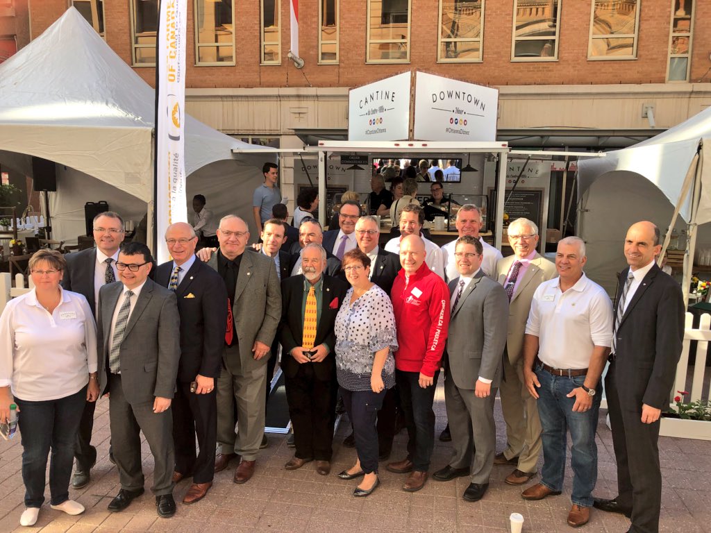 JohnBarlowMP's tweet photo. Great to have our @CPC_HQ MPs out at #OttawaDiner on Sparks street supporting @TheInsideCoop @eggsoeufs @dfc_plc @TurkeyFarmersCa and Canadian Hatching Eggs. Come on out for a FREE breakfast! #cdnag #ottawa #ottnews #cdnpoli #canada https://t.co/yBfW01YvOG