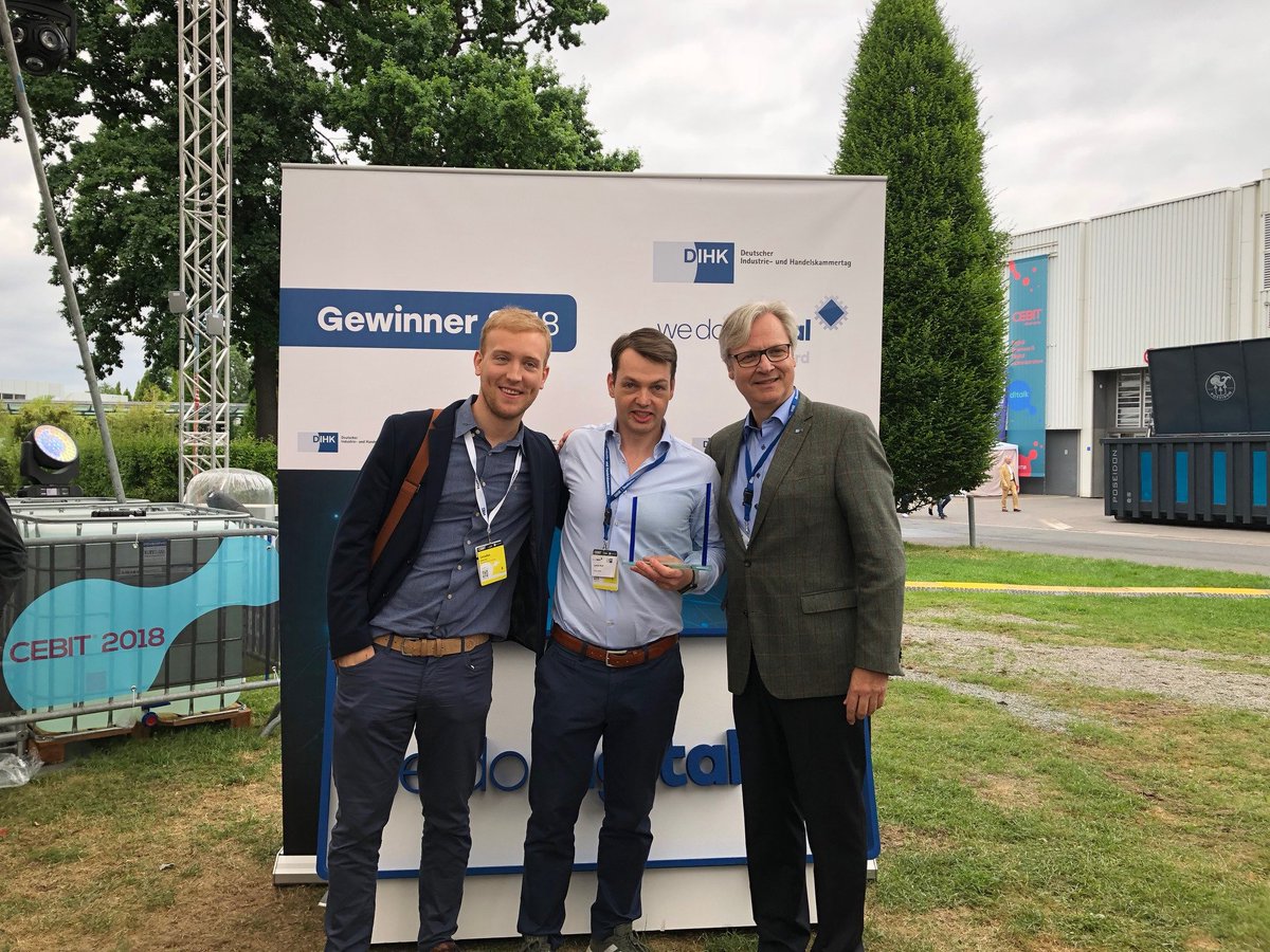 penseo_bav's tweet photo. Wir fühlen uns sehr geehrt, den WE DO DIGITAL-Award der IHK-Organisation erhalten zu haben. Unser Konzept von Penseo soll viele Menschen erreichen und einen Beitrag für eine sichere Altersvorsorge schaffen. Danke an alle Unterstützer!! @cebit #gemeinsamdigitaldenken #penseo https://t.co/3cpC7w6URJ