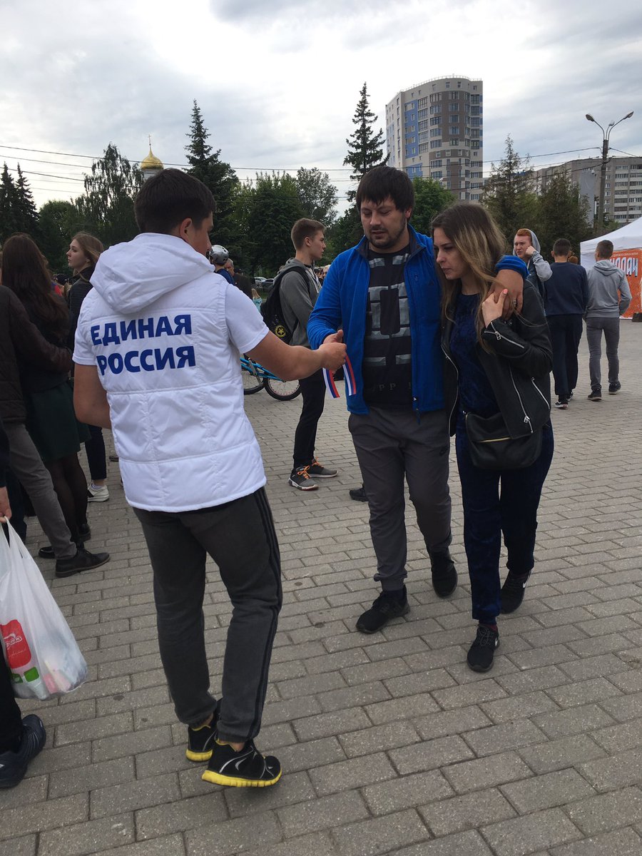 ivmger's tweet photo. Команда #ivmger поздравляет жителей #ИвановскаяОбласть с Государственным праздником Российской Федерации - Днём России - 12 июня🇷🇺
#ivmger #ЕР37 #МолодаяГвардия #ДеньРоссии #12июня https://t.co/GmSrh625QA