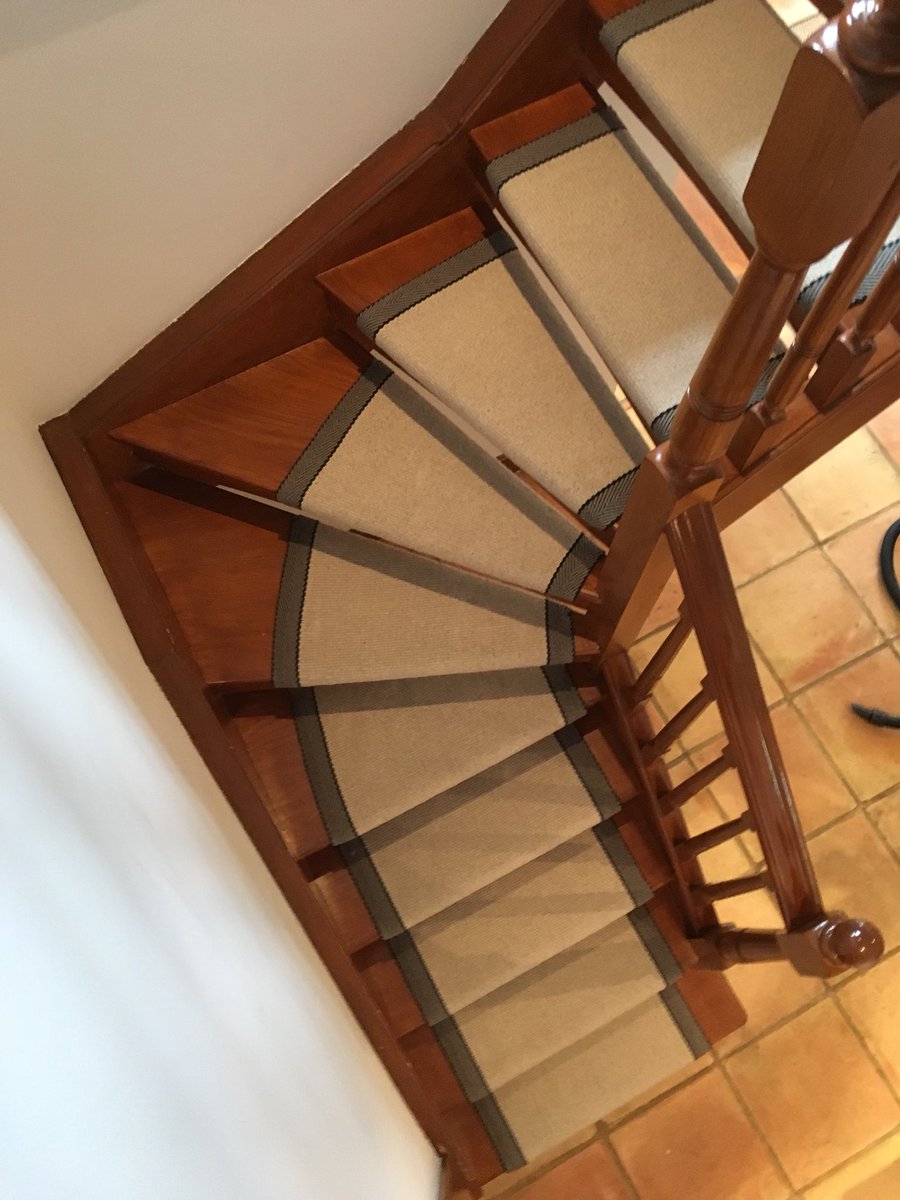 A wonderful open tread staircase installation to perfection by the leading installation Company. <a href="/Roger_OatesUK/">Roger Oates Design</a> #designer #stairs #flatweave #wool #flooring #INTERIOR_DESIGN #perfection #carpets #Brands