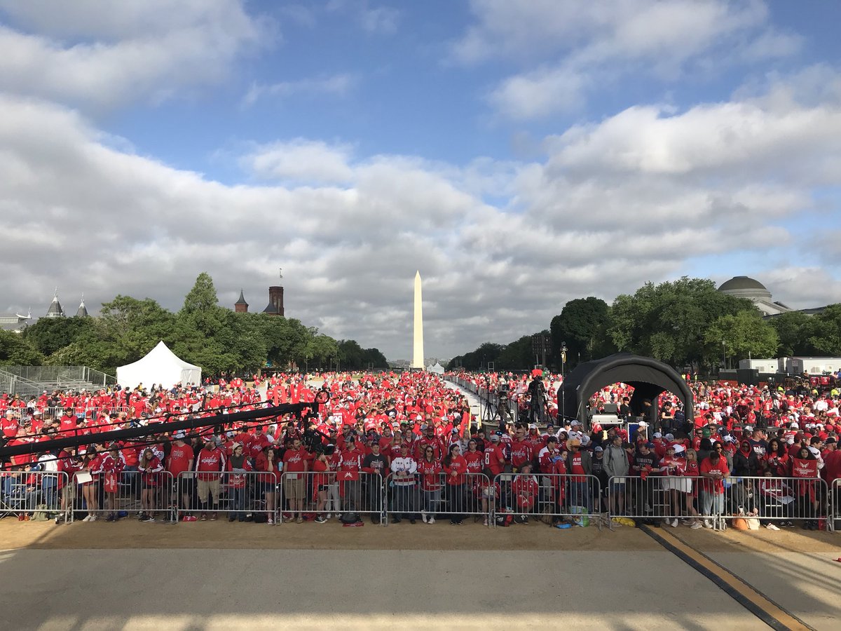 1067theFan's tweet photo. A crowd is gathering #ALLCAPS #ROCKTHERED #OURYEAR #OURCUP https://t.co/uirru2jept