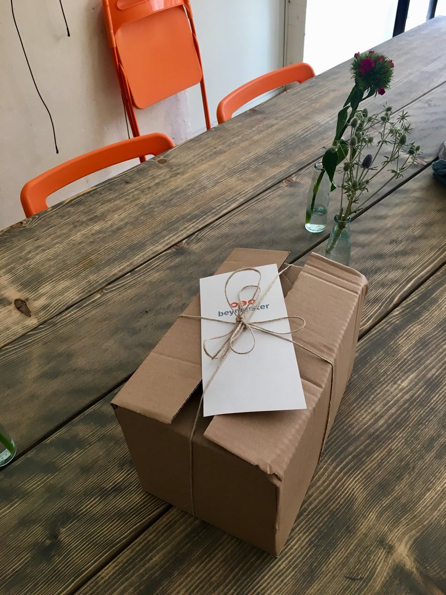 dieBeymeister's tweet photo. Und wenn eine von uns nicht laufen kann, wird das Essen halt nach Hause geliefert. #gehstruktur halt. #freshX in #koeln #gutebesserung https://t.co/DojOVJjVIt