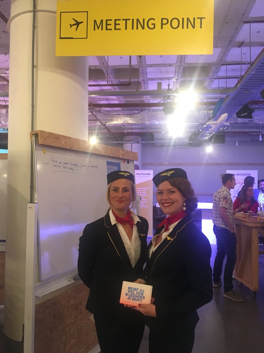 HRcommunity's tweet photo. Aan complimentjes geen gebrek, de dames van @MVHCompliment delen ze graag uit! #EJevent https://t.co/dDvYx0019i