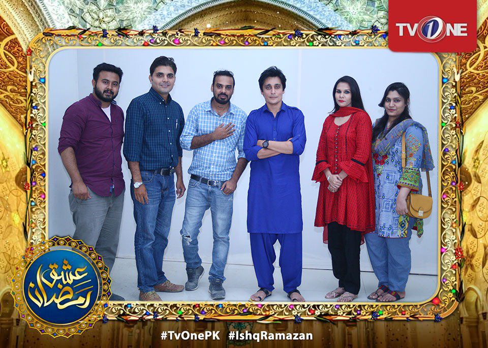 MOHSINMUZAFFAR's tweet image. Thank you @TVOnePk &amp;amp; Host #SahirLodhi welcomed bloggers (me) along with @SidraAyaz at #ishqramazan Iftar transmission with swinging energy on screen.
Thankyou @tvonepk and Ramshafor inviting us. #TvOnePk #ShabbirAbuTalib #SahirLodhi #IshqeRamazan #Pakistanibloggers @showbizpak