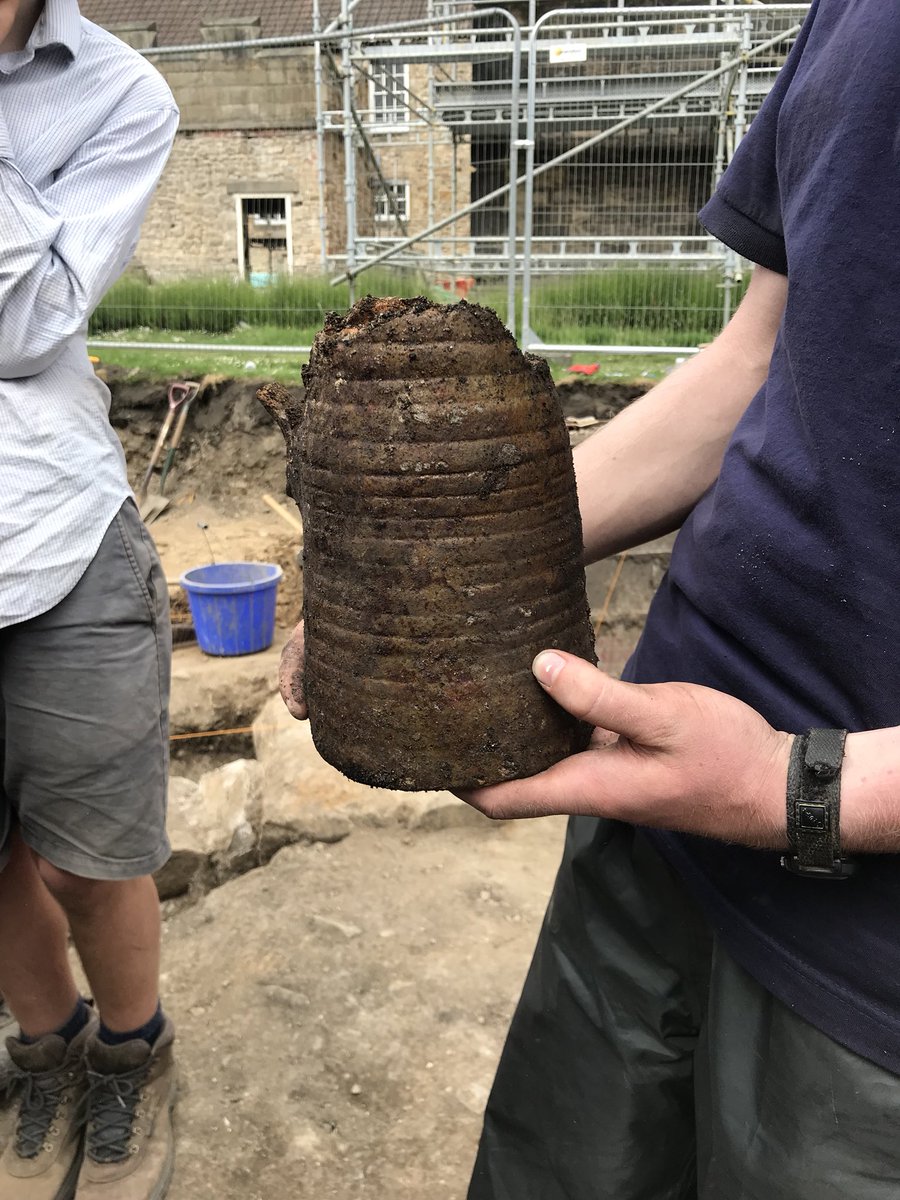 DUACE2025's tweet photo. Amazing pot found from the square-shaped room! @aucklandproject #DUACE https://t.co/3rDXtHMgg0