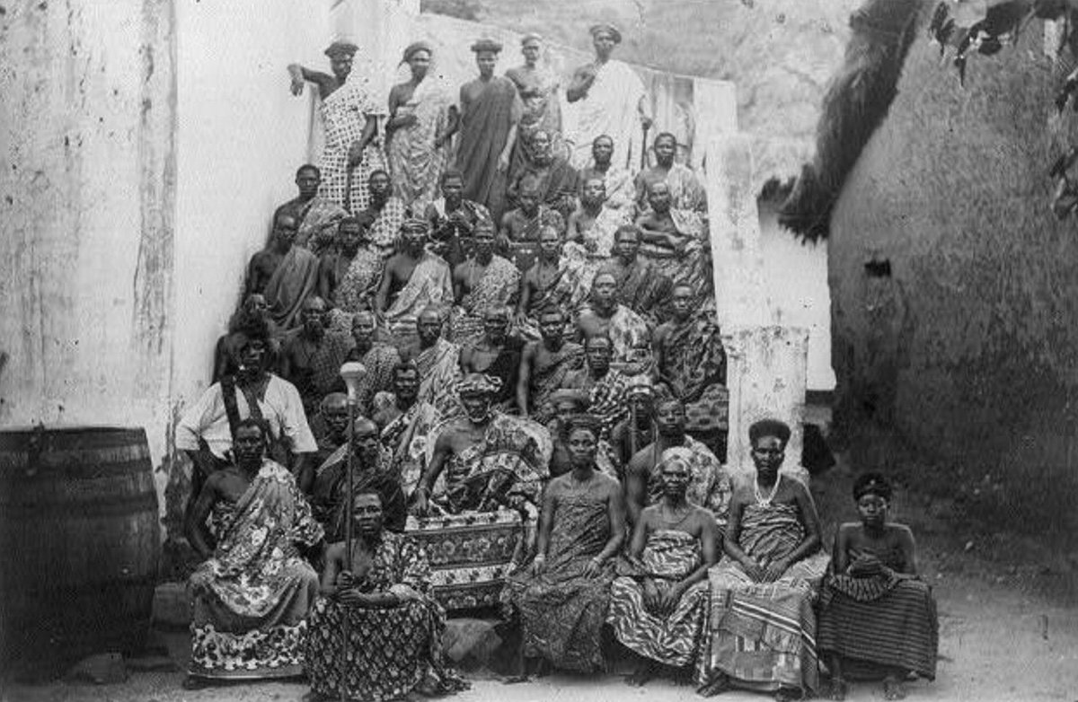 thisisliveart's tweet photo. For #DIY15 artists of colour are invited to join Ria Hartley, Barby Asante & Sonya Welch-Moring for a practice-based workshop exploring culture, identity, family and ancestral lineage. Supported by @aplaceofaction Apply here: https://t.co/bEhrHj8b2O #thisisliveart #artistopps https://t.co/Cr5w1Wp7Tn