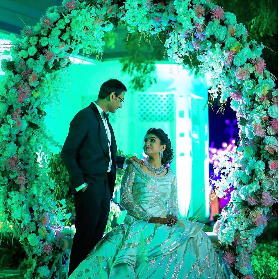 WedLista's tweet photo. Recreate a romantic pose with your partner with a truly versatile prop like flowers🌸
Pic couryesy - @dipakstudios
#WedLista #FashionForWeddings #GrandWedding #WeddingCouple #BeautifulCouple #SangeetNight #Sangeet #FlowerDecors #BigFatWedding #IndianWedding #Jaipur #PinkCity https://t.co/491QCy1f3C