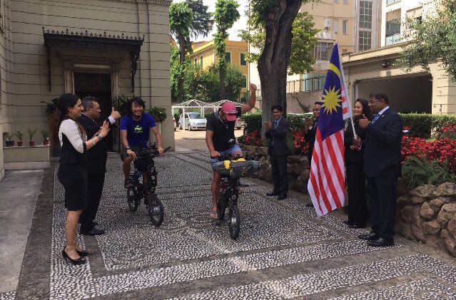 MYembassyRome's tweet photo. Dato’ Malik welcomed Mr David Wu & Mr Ving Lee at the Embassy. The duo also meet Embassy officials & shared their experiences. On behalf of the Embassy we wish them all the best! #sevenwunders @vingxlee https://t.co/3HfpVJ3mZe