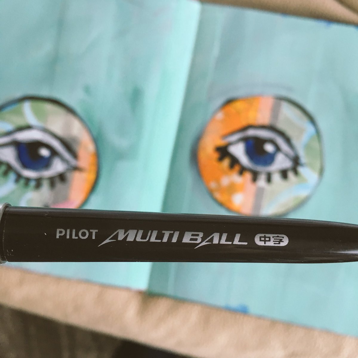 BalzerDesigns's tweet photo. This is my go-to #artjournaling pen! https://t.co/kqXnjdLfRs Writes over paint and has super dark black ink. Plus it’s waterproof when dry!! 💪 #100daysofArtTweets #the100dayproject #artjournal #artjournaleveryday #penobsessed https://t.co/ijEJnZSCWP