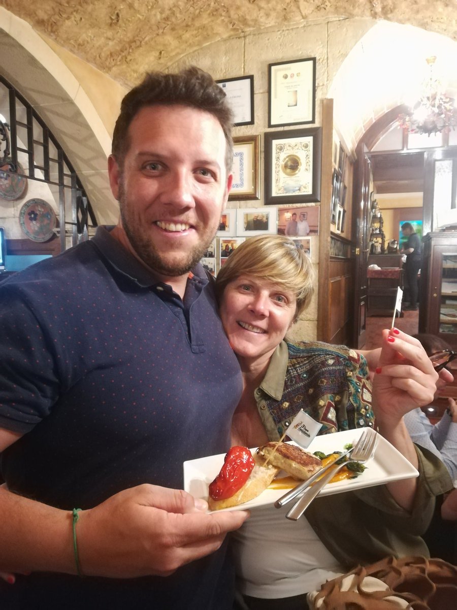 TapaSolidariaAL's tweet photo. Pensando en comer? Vete a alguno de nuestros 26 bares y pide tu #TapaSolidariaAlmería Encuentra tu establecimiento aquí https://t.co/n3klAbsWog Haz cómo ellos!! Disfruta de nuestra #Gastronomía y #ayuda a @argaralmeria ☺☺😍😍 #Go💃 #Solidaridad #Quénoparelafiesta https://t.co/TFgqj5063X