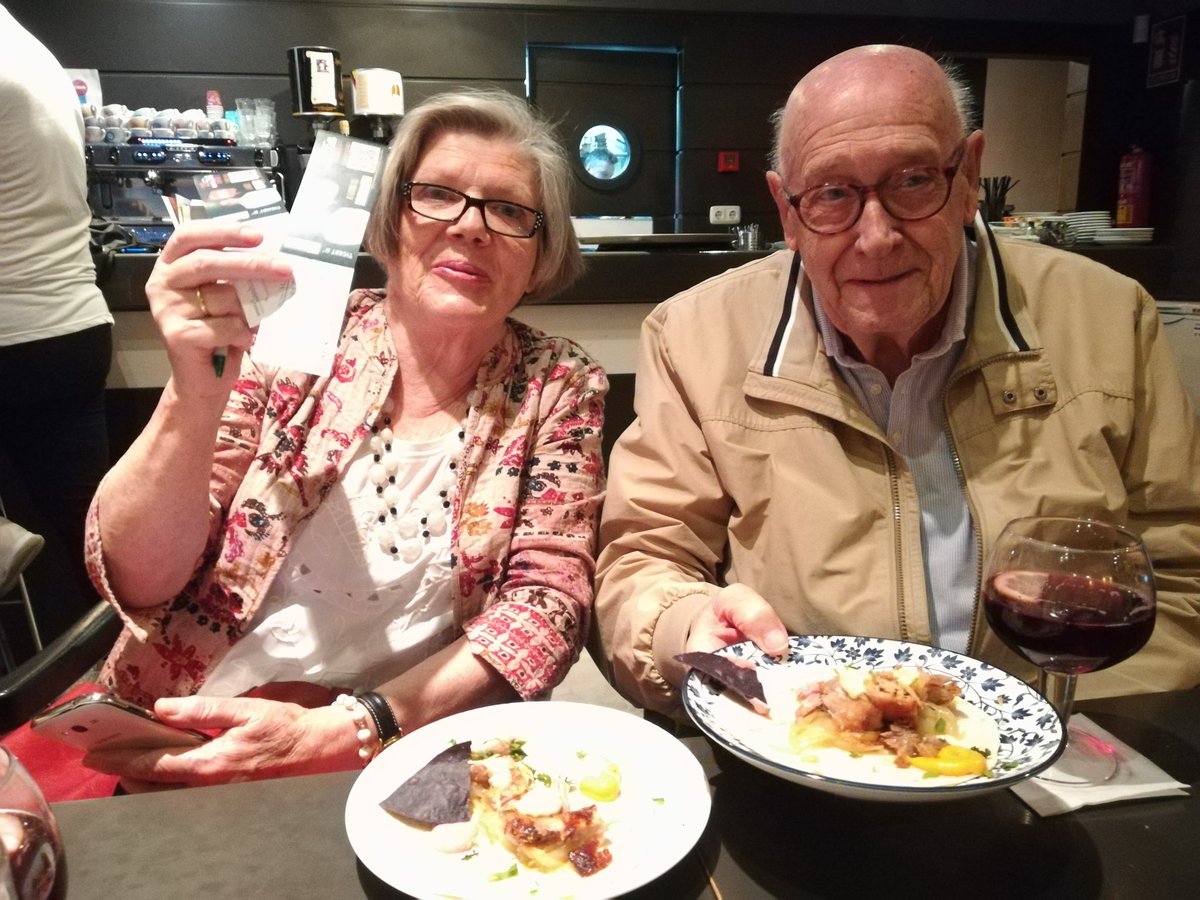 TapaSolidariaAL's tweet photo. Pensando en comer? Vete a alguno de nuestros 26 bares y pide tu #TapaSolidariaAlmería Encuentra tu establecimiento aquí https://t.co/n3klAbsWog Haz cómo ellos!! Disfruta de nuestra #Gastronomía y #ayuda a @argaralmeria ☺☺😍😍 #Go💃 #Solidaridad #Quénoparelafiesta https://t.co/TFgqj5063X