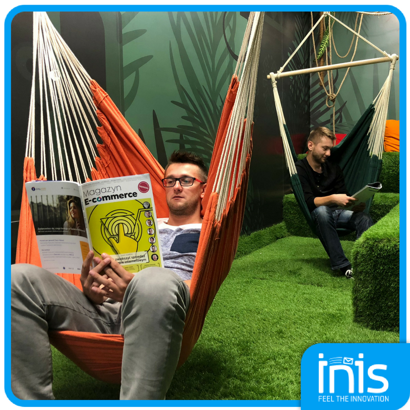 INISpl's tweet photo. U nas cisza, spokój i… premierowy numer Magazynu E-commerce! Jacek Konsek i Michał Mączka w swoim artykule zdradzą Wam, jak wykorzystać #retargeting w odzyskiwaniu porzuconego koszyka. Koledzy, gratulujemy Wam udanej publikacji, a wszystkich pozostałych zapraszamy do lektury! https://t.co/5GD3M3lU1D