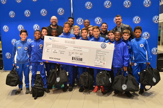 VolkswagenSA's tweet photo. The #VWJuniorMastersSA 2017 champs are kitted and ready to take on the world and represent South Africa at the 2018 Volkswagen Junior World Masters tournament. https://t.co/NfTxkT6JPF
