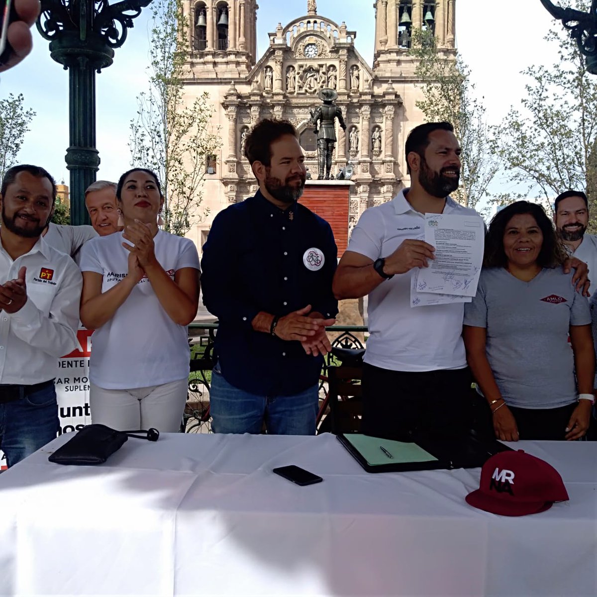 MarckAlx's tweet photo. Por una ciudad con movilidad eficiente, sustentable e inclusiva he firmado la agenda  #YoMeMuevo de @ChihenBici
#HIRAMD17 #PorTiHacemosHistoria https://t.co/quNZsGu5dK