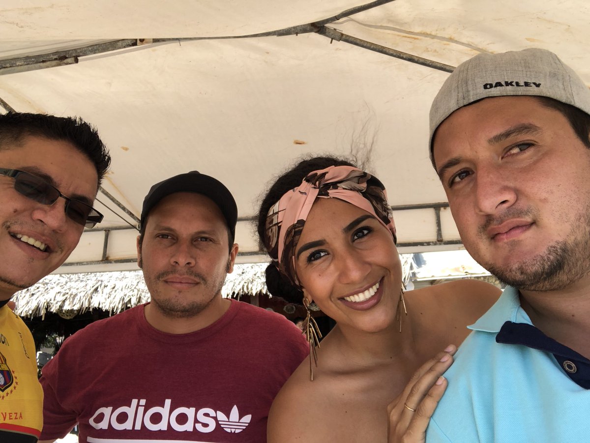 Amigos de una vida. Amigos de una vez. Salud.