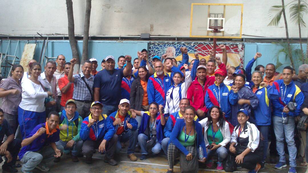 FtuvDocente's tweet photo. Compatriota @TareckPSUV || Los profesores de la @FtuvDocente requerimos se envíe el punto de cuenta para #SalariosUniversitariosDignosYa a nuestro Presidente Obrero  @NicolasMaduro. 

@DPresidencia || Aligeremos el paso. La situación es apremiante.

Chávez vive, Maduro sigue ... https://t.co/W2tYJytV4Z
