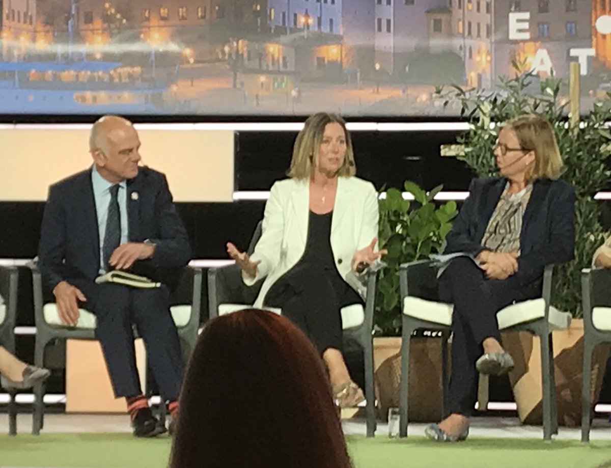 “There is no way we are going to solve gobal health issues without inviting the food industry in the room” says @C_Ersboll #EatForum18