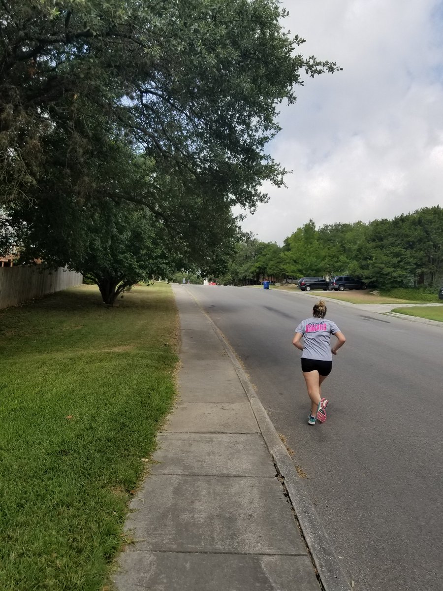 Panama_James23's tweet photo. Getting ready for College Ballπ @aalinarussell @miamay30 #HillWorkouts https://t.co/eBPX6Ps1I9