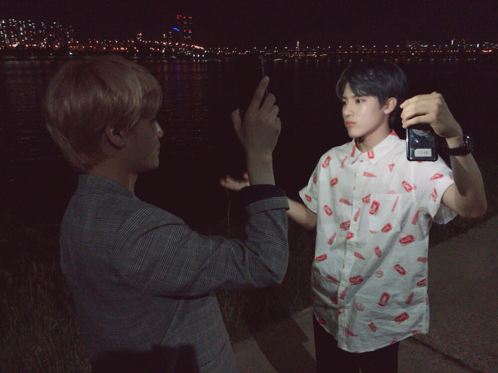 WE_THE_BOYZ's tweet photo. [에릭] 에릭 놀이터 🦄
behind the scene!
앞으로 많이 많이 기대해주세욥~
Look foward to "Eric's Playground" 🏃 https://t.co/rVckEh5hUE